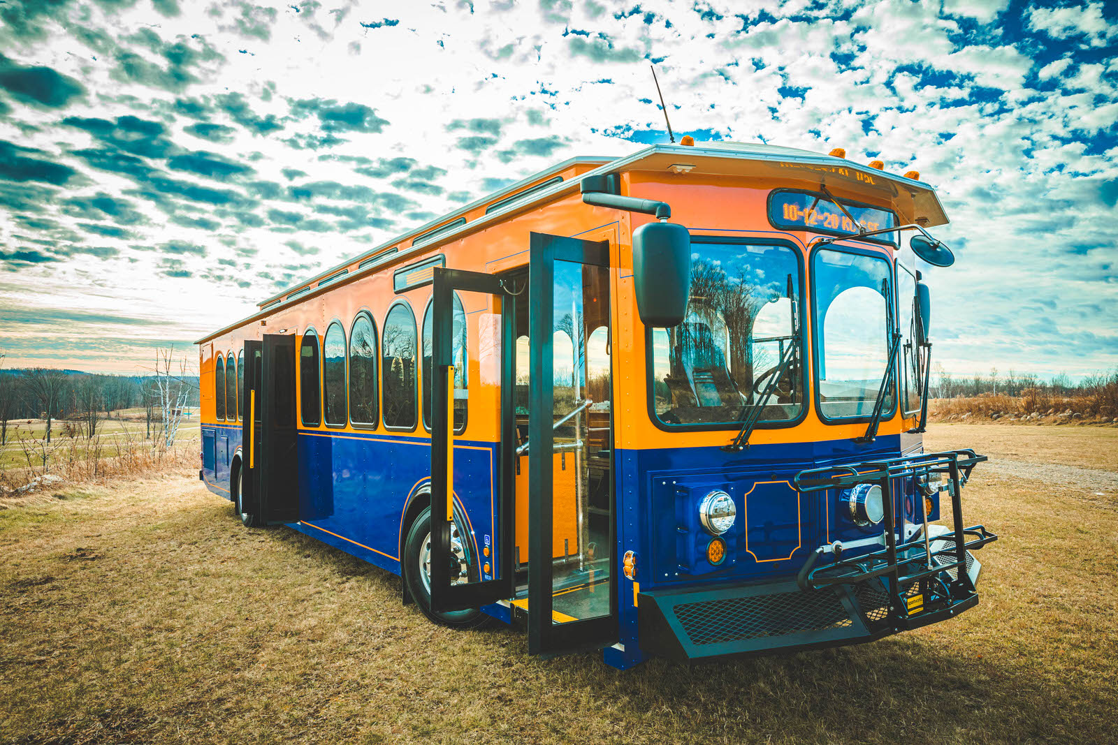 TROL7100 - New Hometown Streetcar Trolley