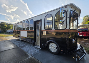 TROL8731 - Used 2004 Freightliner - RV Trolley